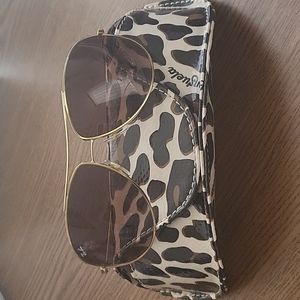 RayBan Sunglasses with Consuela Mona Case